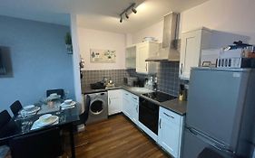 Seven Suites - Beautiful 2-Bed Apartment With Parking In Watford Central